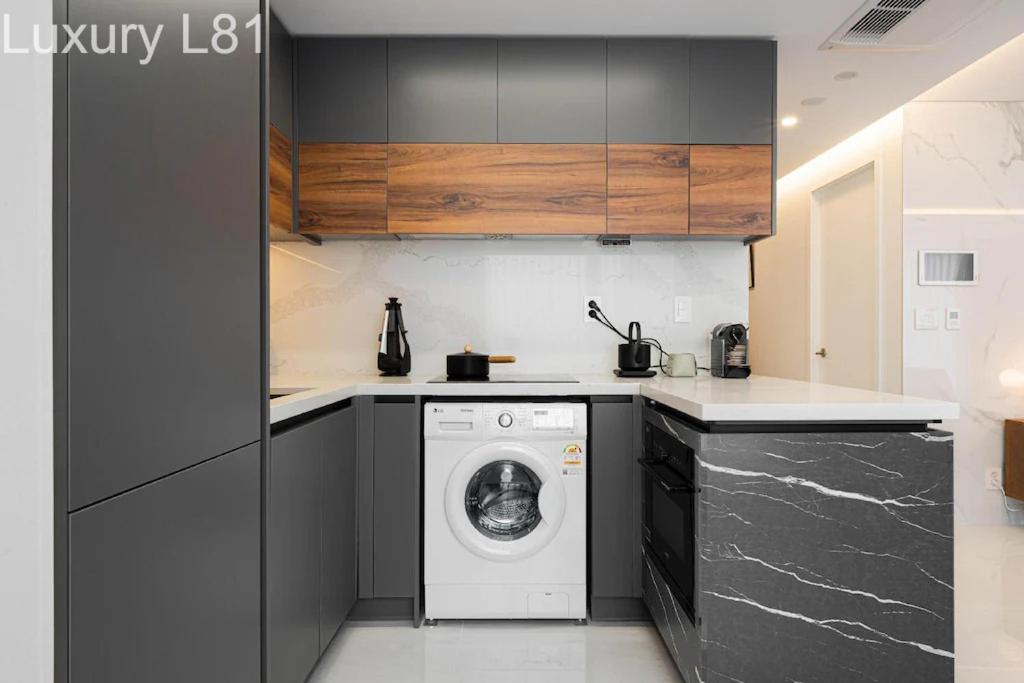 Angia Luxury Apartment Inside Landmark 81 Tower Хошимин Экстерьер фото